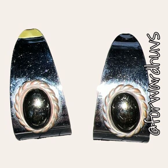 Vintage Silver Tone Earrings with Hematite Appearing Center - Picture 1 of 8